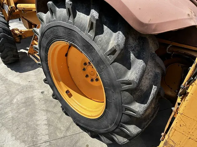 Case 580k graaflaadmachine - afbeelding 17 van  25