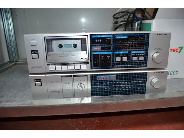 Casettespeler sanyo rd220 , tuner sanyo jt220l - afbeelding 1 van  9
