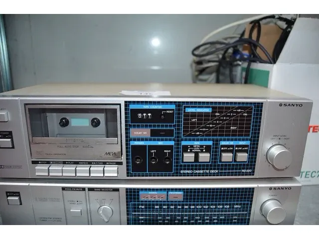 Casettespeler sanyo rd220 , tuner sanyo jt220l - afbeelding 4 van  9