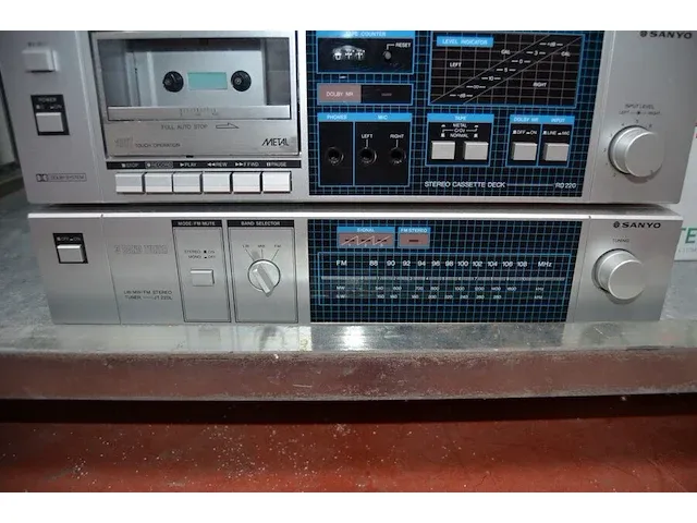 Casettespeler sanyo rd220 , tuner sanyo jt220l - afbeelding 5 van  9