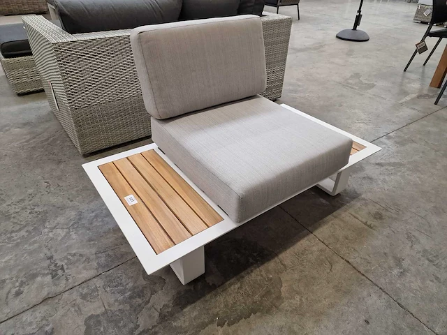 Castle-line donya lounge clubzetel wit met teak zijtafels - afbeelding 1 van  4