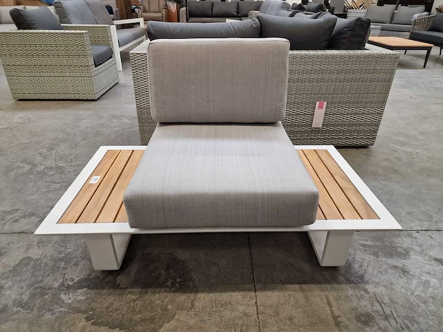 Castle-line donya lounge clubzetel wit met teak zijtafels - afbeelding 2 van  4