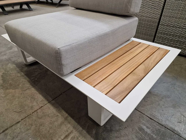 Castle-line donya lounge clubzetel wit met teak zijtafels - afbeelding 4 van  4