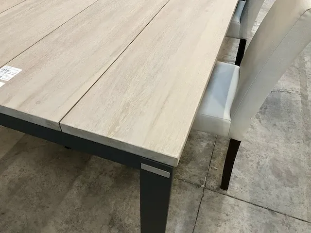 Castle-line tuintafel alu 220 x 100cm iroko - brede planken - afbeelding 2 van  3