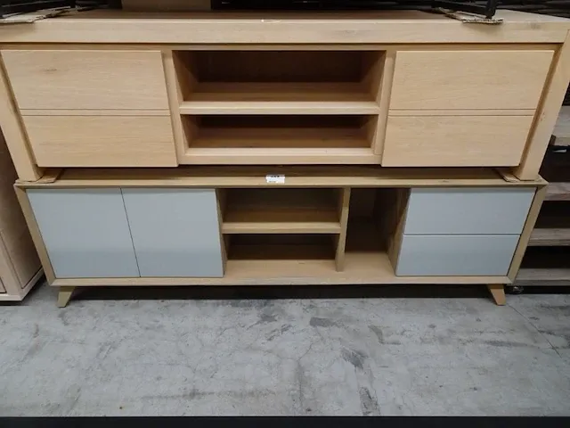 Castle tv meubel eik gekleurd / grey wash 160 x 45 x 60h - afbeelding 1 van  4