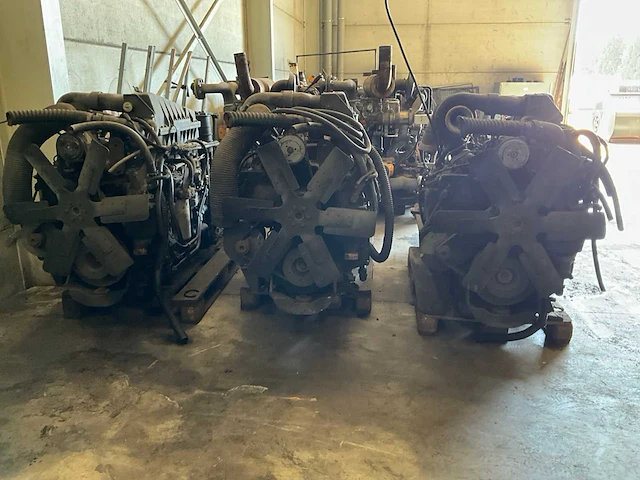 Cat 3306di dieselmotor met versnellingsbak 3 stuks - afbeelding 14 van  18
