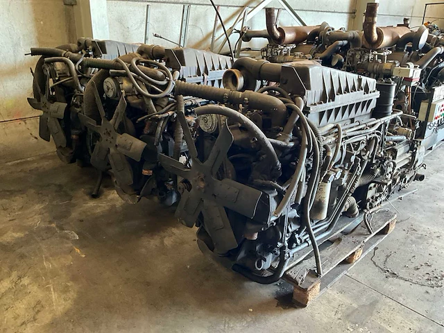 Cat 3306di dieselmotor met versnellingsbak 3 stuks - afbeelding 15 van  18