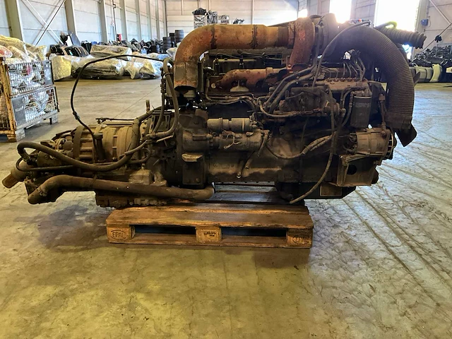 Cat 3306di dieselmotor met versnellingsbak - afbeelding 13 van  17