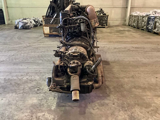 Cat 3306di dieselmotor met versnellingsbak - afbeelding 15 van  17