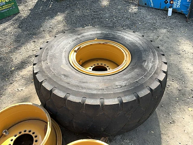 Cat 924 wielset banden, wielen & velgen - afbeelding 3 van  13
