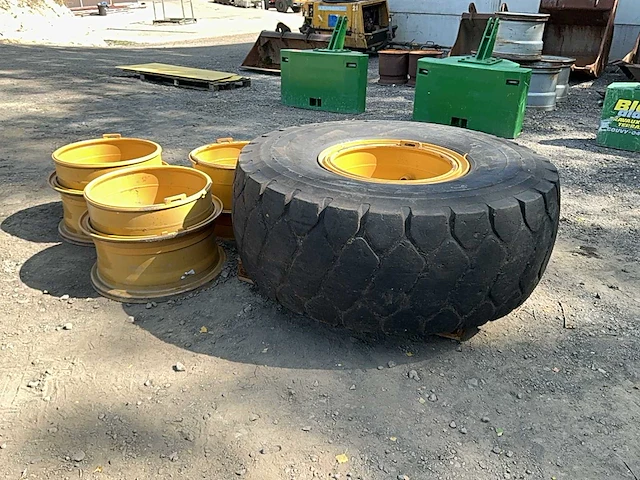 Cat 924 wielset banden, wielen & velgen - afbeelding 1 van  13