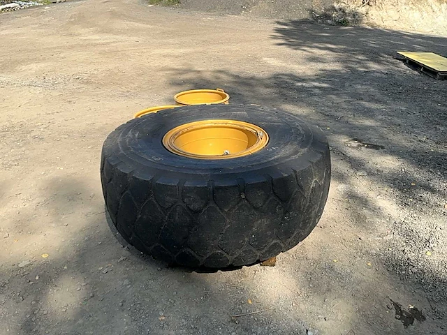 Cat 924 wielset banden, wielen & velgen - afbeelding 6 van  13