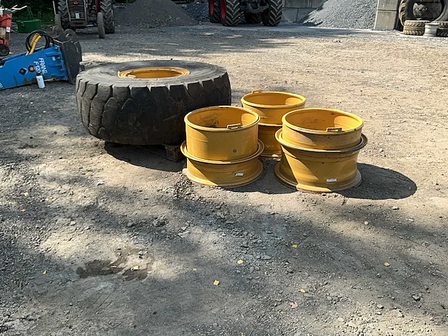 Cat 924 wielset banden, wielen & velgen - afbeelding 9 van  13