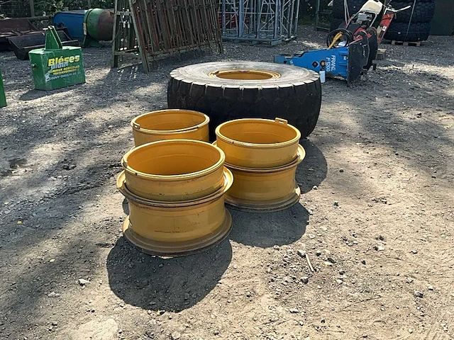 Cat 924 wielset banden, wielen & velgen - afbeelding 11 van  13