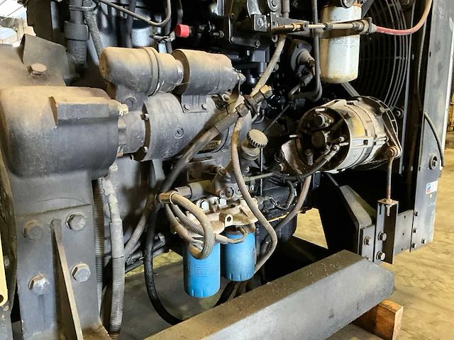 Cat dieselmotor 4 cil 165hp inclusief camiva waterpomp 1x - afbeelding 3 van  17