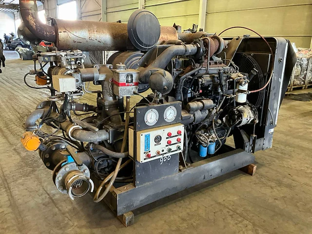 Cat dieselmotor 4 cil 165hp inclusief camiva waterpomp 1x - afbeelding 1 van  17