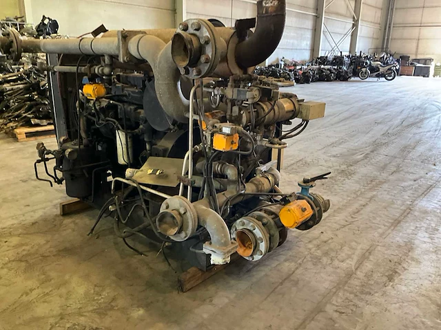 Cat dieselmotor 4 cil 165hp inclusief camiva waterpomp 1x - afbeelding 12 van  17