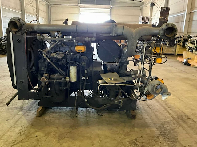 Cat dieselmotor 4 cil 165hp inclusief camiva waterpomp 1x - afbeelding 13 van  17