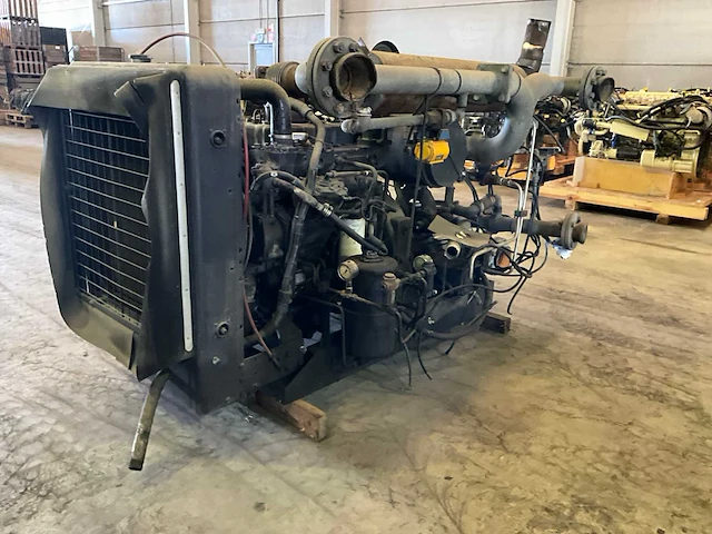 Cat dieselmotor 4 cil 165hp inclusief camiva waterpomp 1x - afbeelding 14 van  17