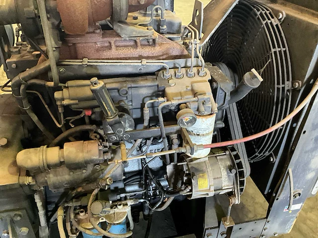 Cat dieselmotor 4 cil 165hp inclusief camiva waterpomp 1x - afbeelding 16 van  17