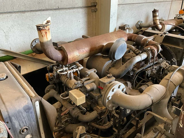 Cat dieselmotor 4 cil 165hp inclusief camiva waterpomp (6x) - afbeelding 2 van  23