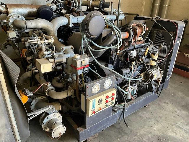 Cat dieselmotor 4 cil 165hp inclusief camiva waterpomp (6x) - afbeelding 3 van  23
