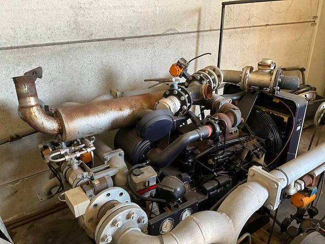 Cat dieselmotor 4 cil 165hp inclusief camiva waterpomp (6x) - afbeelding 4 van  23