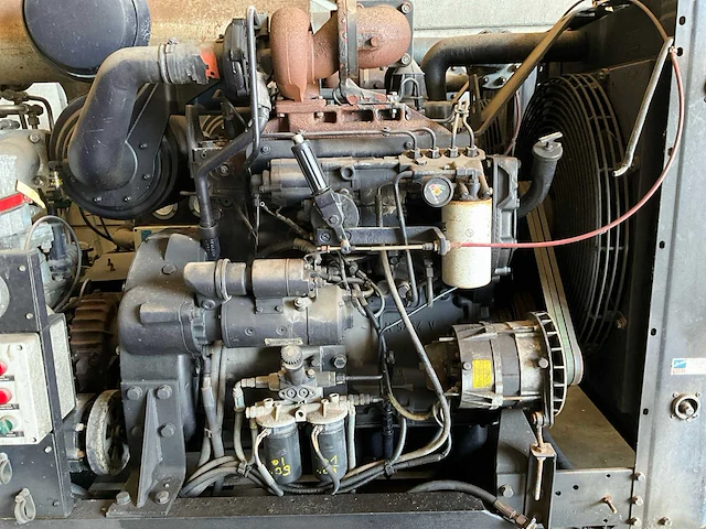Cat dieselmotor 4 cil 165hp inclusief camiva waterpomp (6x) - afbeelding 14 van  23