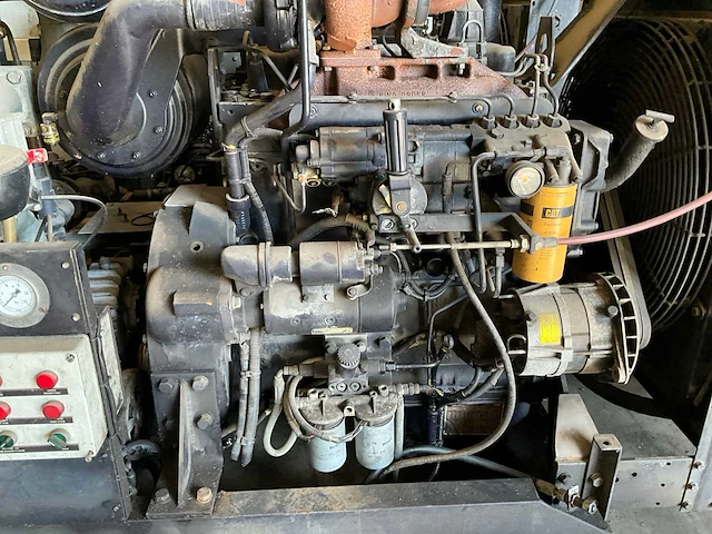Cat dieselmotor 4 cil 165hp inclusief camiva waterpomp (6x) - afbeelding 15 van  23