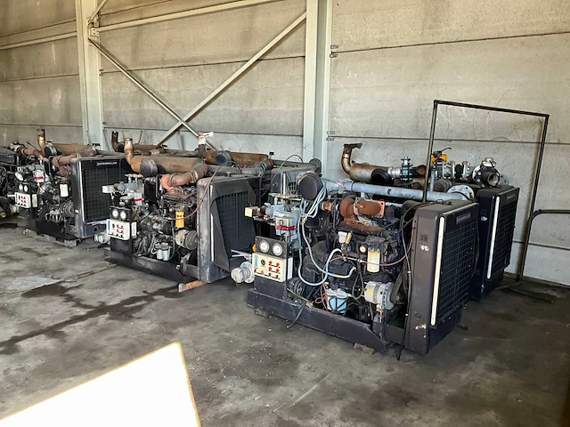 Cat dieselmotor 4 cil 165hp inclusief camiva waterpomp (6x) - afbeelding 19 van  23