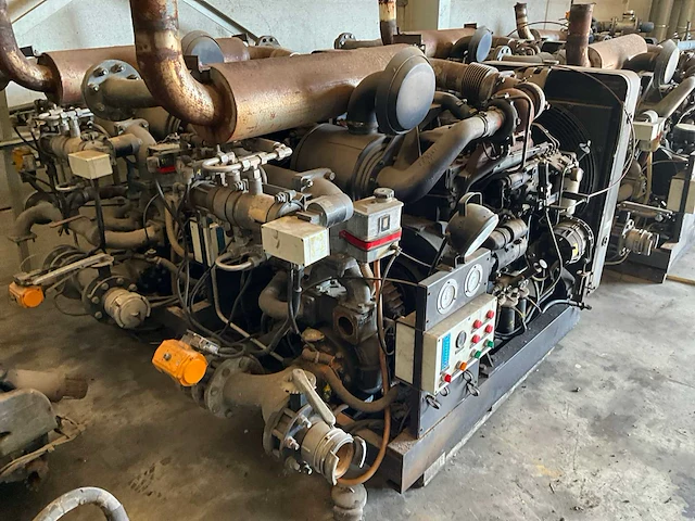 Cat dieselmotor 4 cil 165hp inclusief camiva waterpomp (6x) - afbeelding 21 van  23