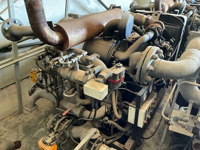 Cat dieselmotor 4 cil 165hp inclusief camiva waterpomp (6x) - afbeelding 22 van  23