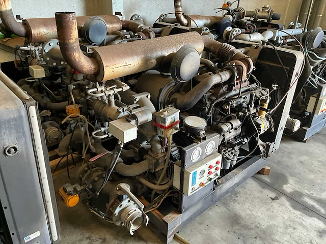 Cat dieselmotor 4 cil 165hp inclusief camiva waterpomp (6x) - afbeelding 23 van  23