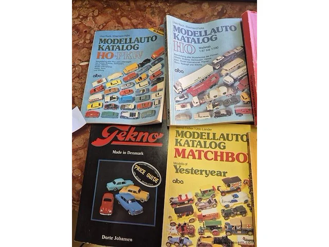 Catalogus miniatuur auto's - afbeelding 2 van  3
