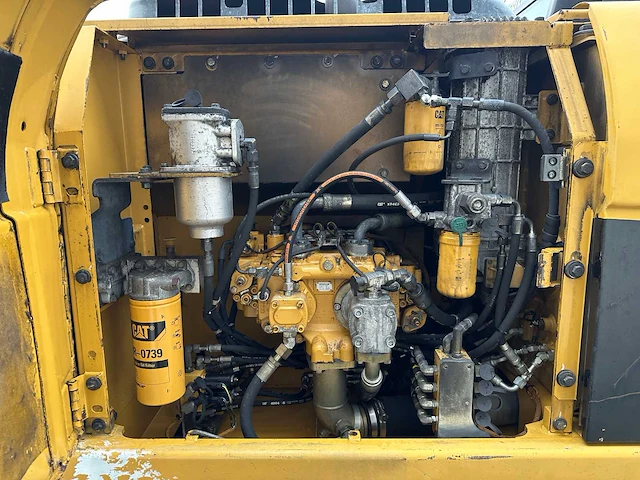Caterpillar - 2008 - 323dl - rupsgraafmachine - afbeelding 20 van  59