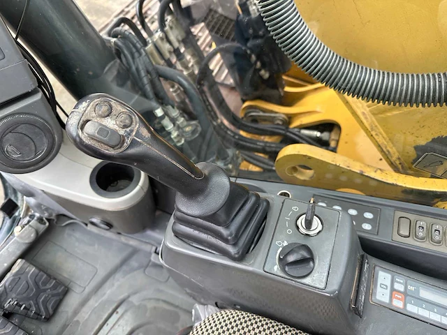 Caterpillar - 2008 - 323dl - rupsgraafmachine - afbeelding 48 van  59