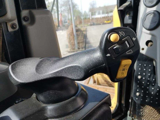 Caterpillar - 2015 - d6t lgp - bulldozer - afbeelding 41 van  67