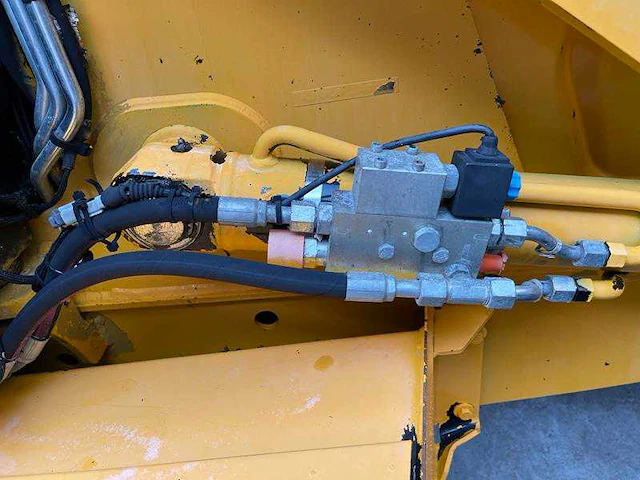 Caterpillar - 428f - graaflaadmachine - 2013 - afbeelding 11 van  33