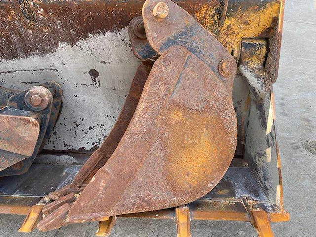 Caterpillar - 428f - graaflaadmachine - 2013 - afbeelding 15 van  33