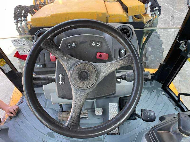 Caterpillar - 428f - graaflaadmachine - 2013 - afbeelding 16 van  33