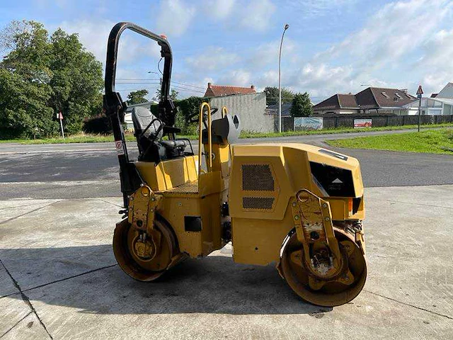 Caterpillar - cb 24 - asfaltwals - 2011 - afbeelding 9 van  15