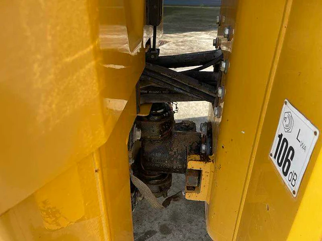 Caterpillar - cb 24 - asfaltwals - 2011 - afbeelding 13 van  15