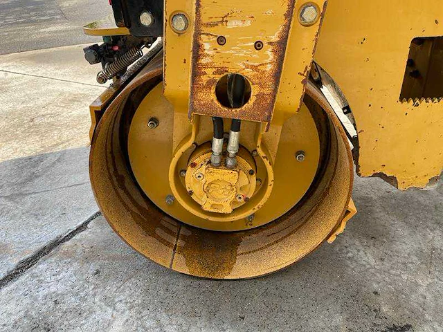 Caterpillar - cb 24 - asfaltwals - 2011 - afbeelding 15 van  15