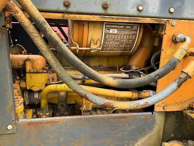 Caterpillar d4e bulldozer - afbeelding 7 van  24