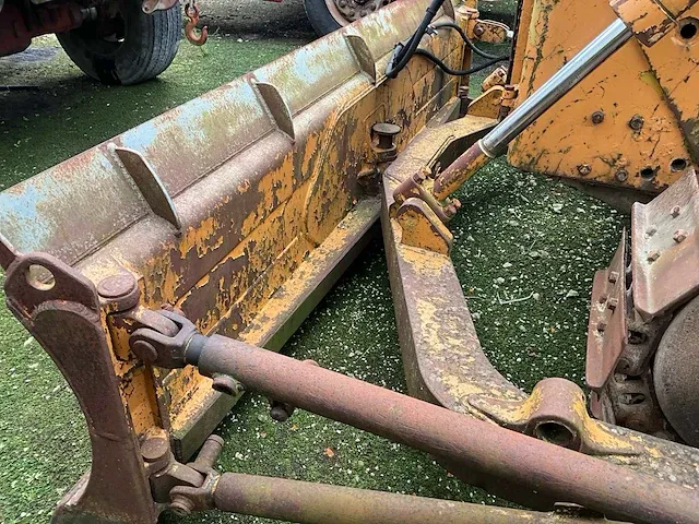 Caterpillar d4e bulldozer - afbeelding 8 van  24