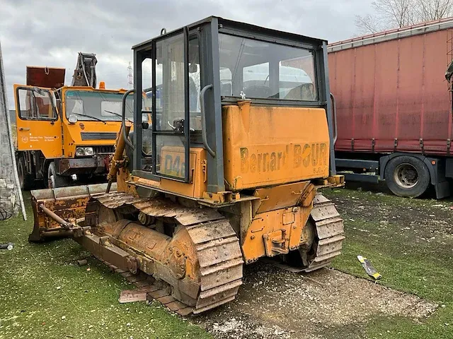 Caterpillar d4e bulldozer - afbeelding 19 van  24