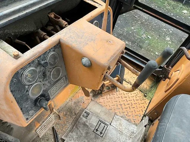 Caterpillar d4e bulldozer - afbeelding 24 van  24
