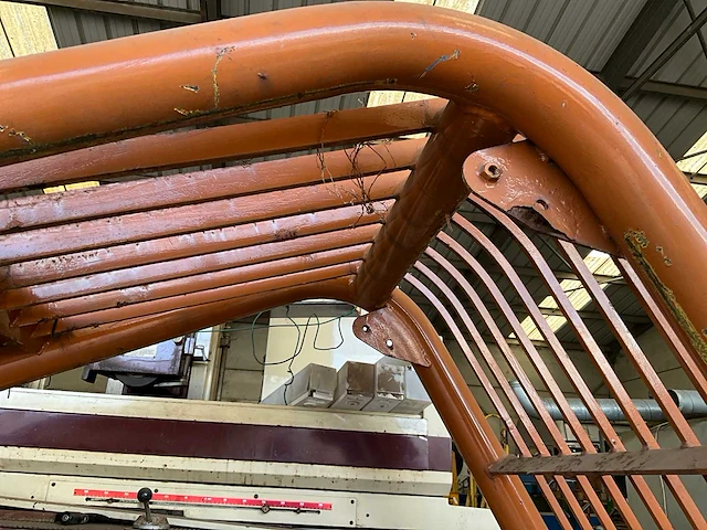 Caterpillar kabine van torenkraan - afbeelding 4 van  7
