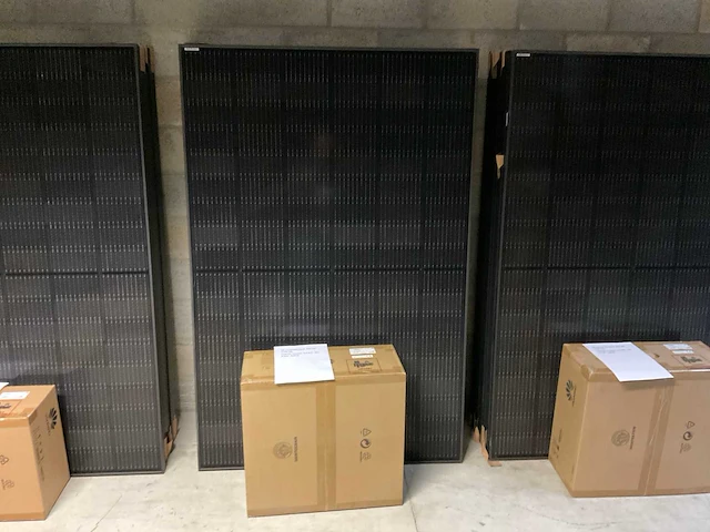 Cecep 410 - huawei 4.0 ktl-m1 hybrid - solar panel sets (10x) - afbeelding 1 van  4