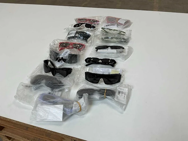 Celine zonnebril (15x) - afbeelding 1 van  9